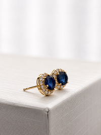 Arete de zafiro con halo de diamantes en oro 14k