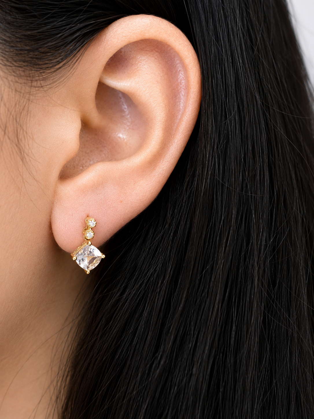 Arete de Morganita y 2 diamantes en oro 10k