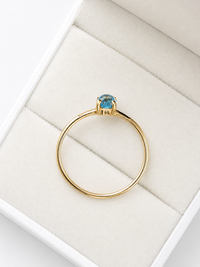 Anillo corazón aguamarina y 2 mini diamantes en oro 14k