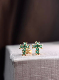 Arete cruz de esmeralda en oro 14k