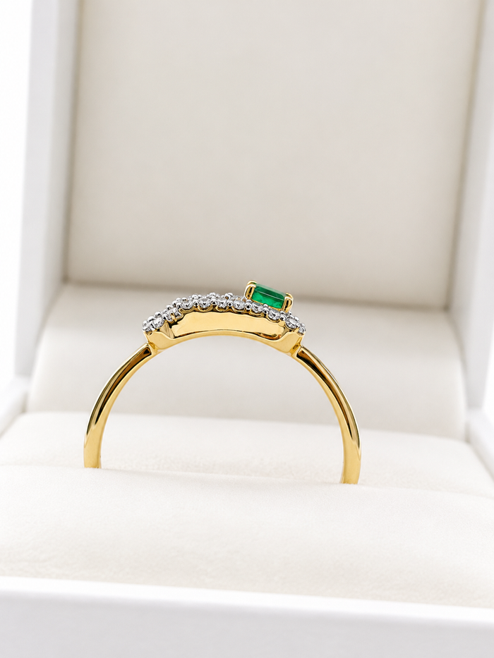 Anillo de esmeralda mini con diamantes naturales en oro 14k