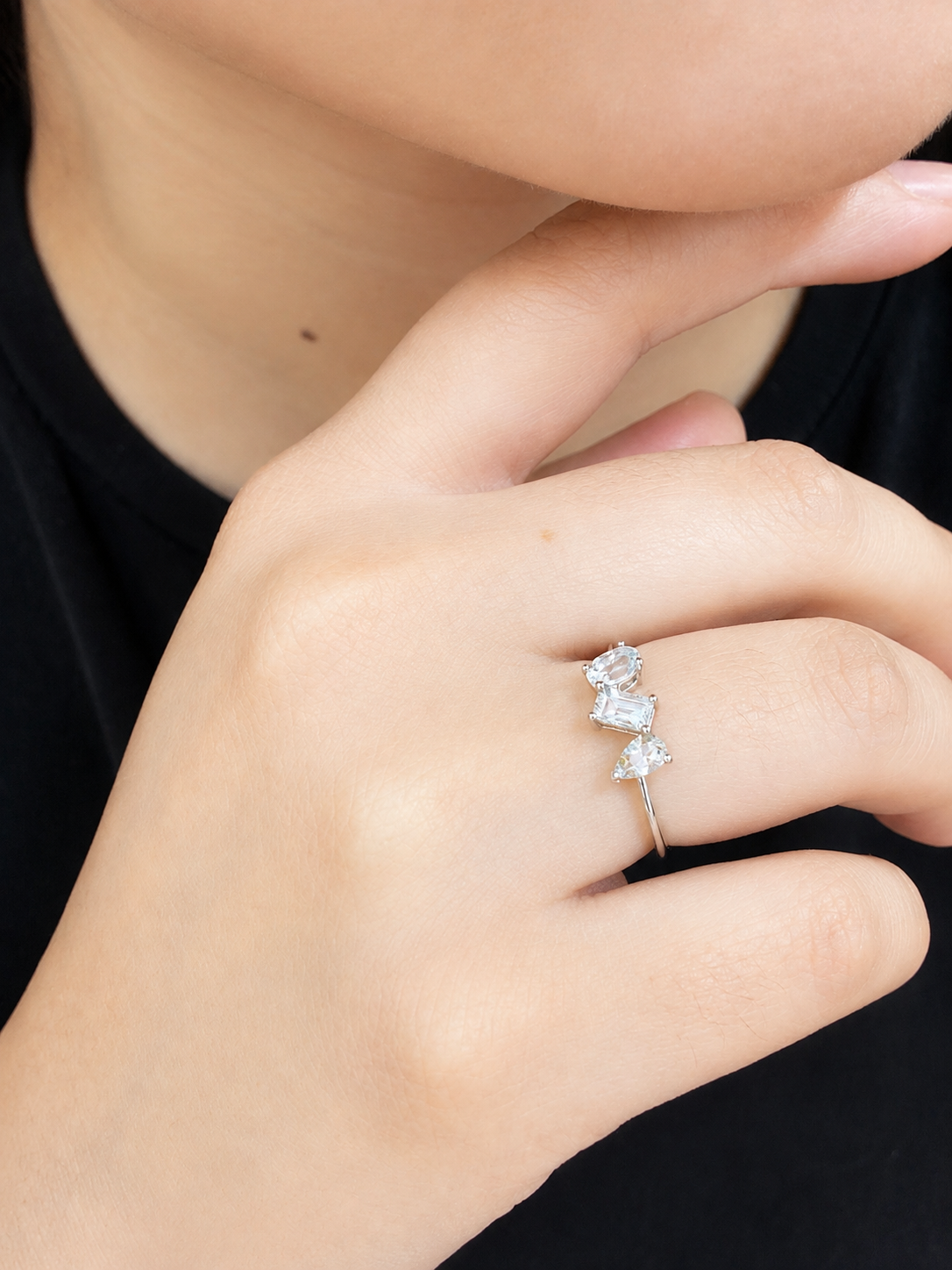 Anillo 3 aguamarina en oro blanco 14k