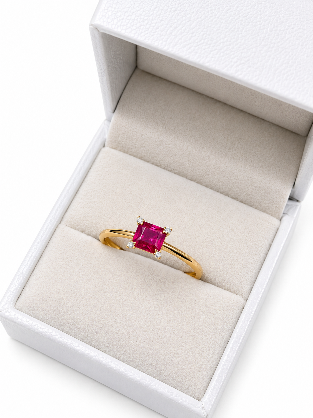 Anillo de rubi rectangular con 4 mini diamantes en oro 14k