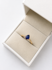 Anillo de zafiro gota en oro 14k
