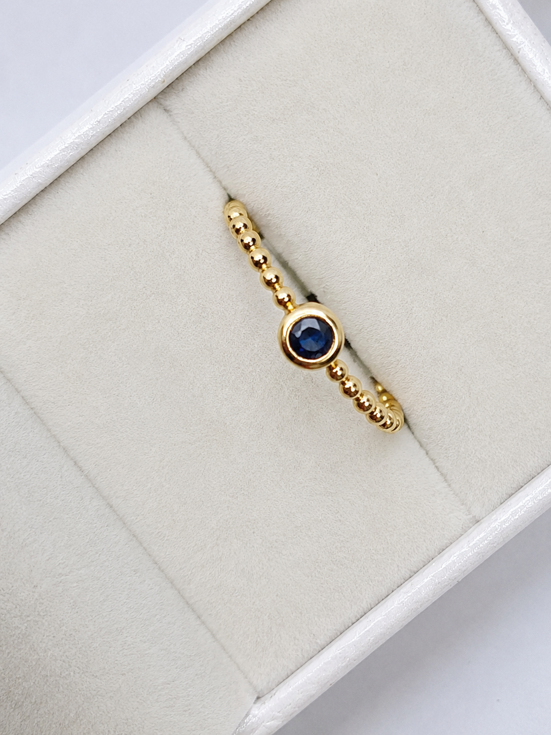 Anillo de zafiro natural en oro amarillo 14k