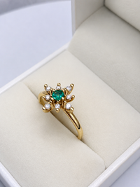 Anillo de esmeralda con diamantes naturales en oro 14k