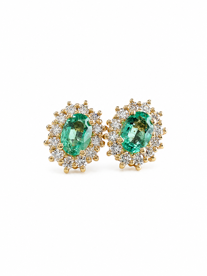 Arete de esmeralda con halo de diamantes en oro 14k