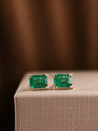 Aretes Esmeralda con 4 mini diamantes en oro 14k