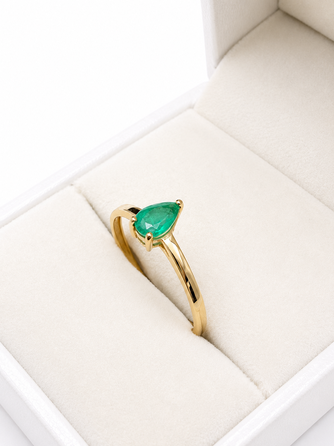 Anillo Gota de esmeralda en oro 14k