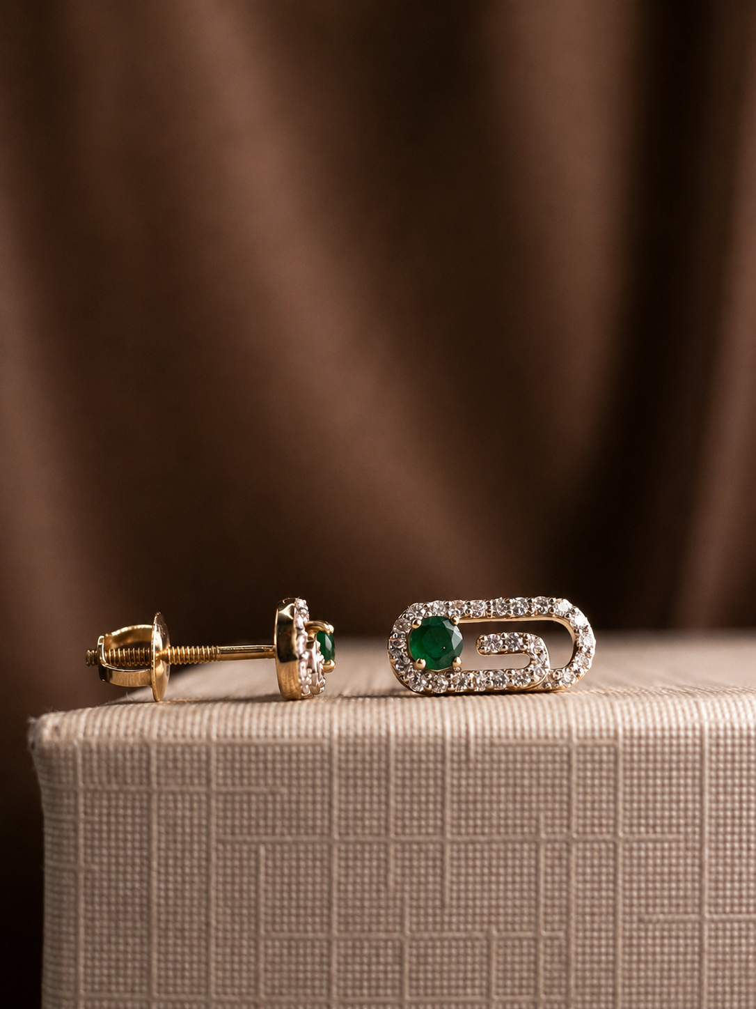 Aretes de esmeralda y diamantes naturales en oro 10k