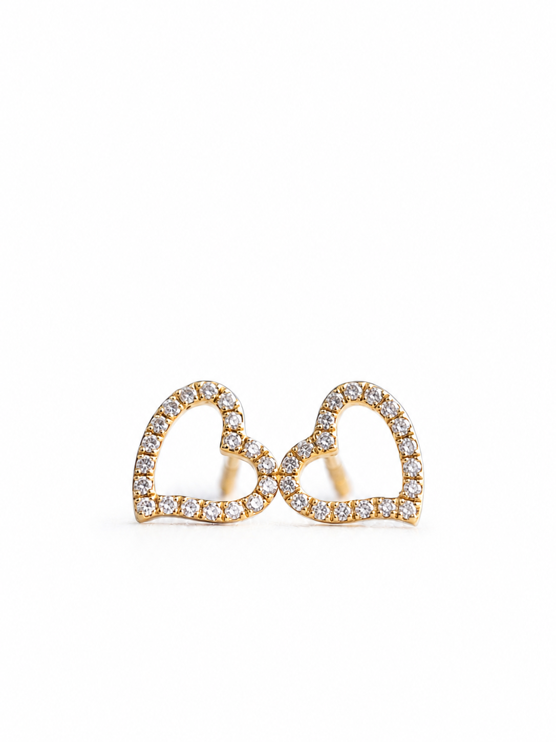 Arete corazón con diamantes naturales en oro 14k