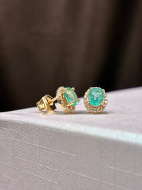Arete de esmeralda con halo de diamantes oro 14k