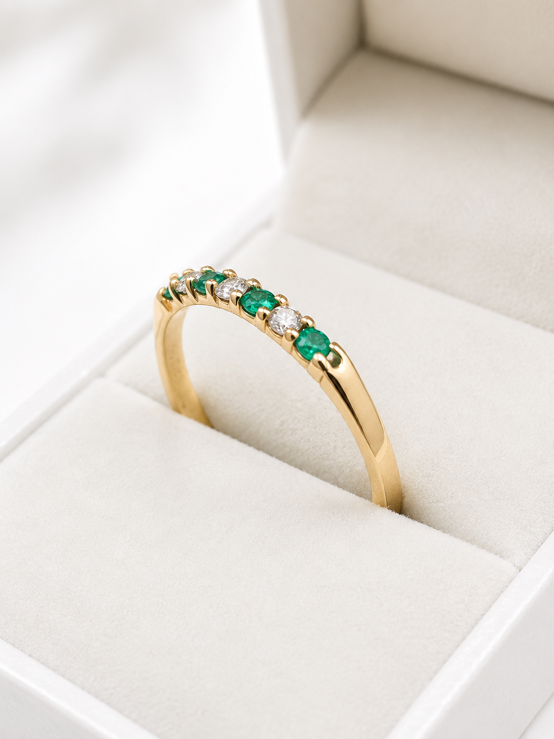 Anillo churumbella de esmeralda y diamantes en oro 14k
