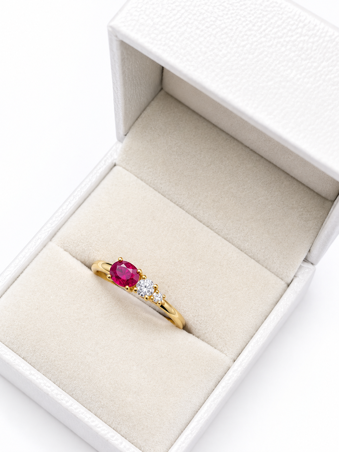 Anillo de rubi oval con 2 diamantes en oro 14k