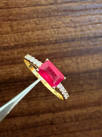 Anillo Rubí y diamantes