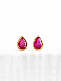 Arete gota  de rubí biselado en oro 14k
