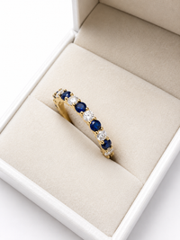 Anillo de zafiro con diamantes naturales en oro 14k
