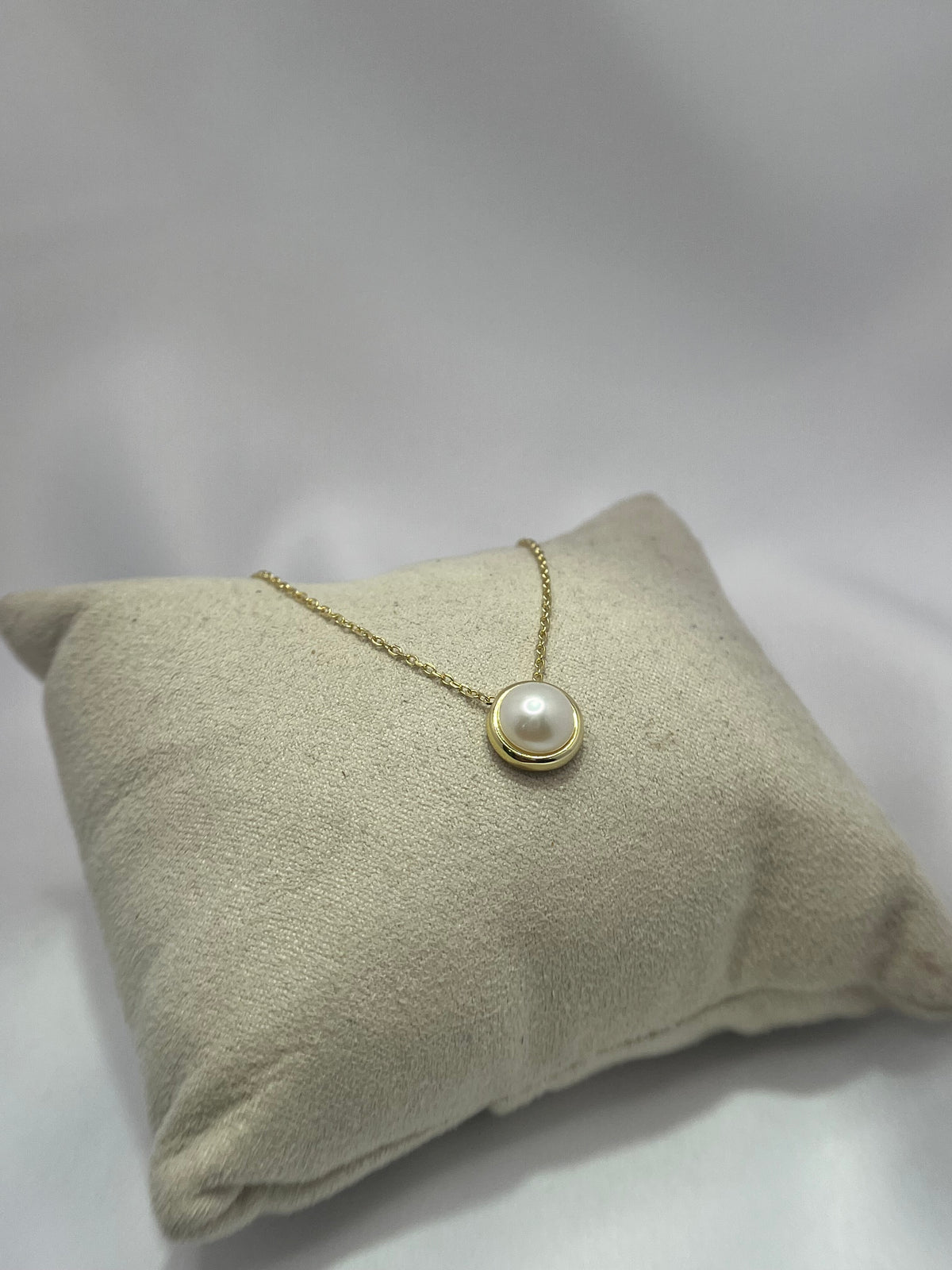 Gargantilla con dije de perla