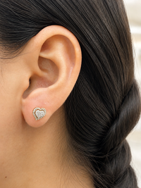 Arete de corazón con diamantes naturales en oro 10k