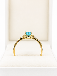 Anillo oval aguamarina con halo de diamantes en oro 14k