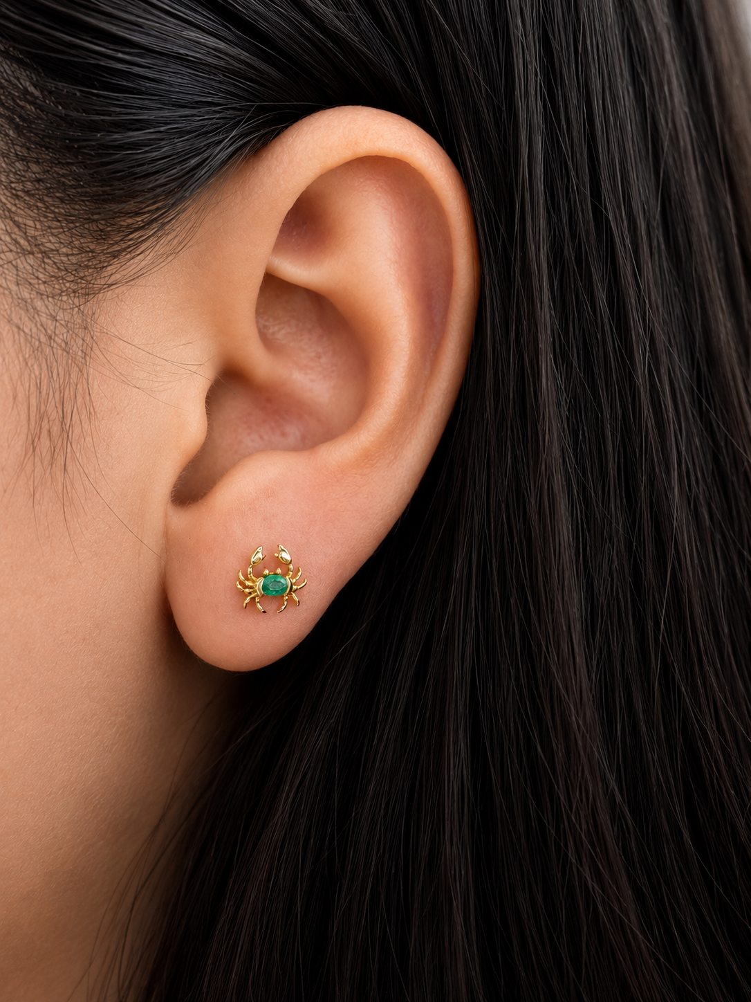Arete cangrejo esmeralda en oro 14k