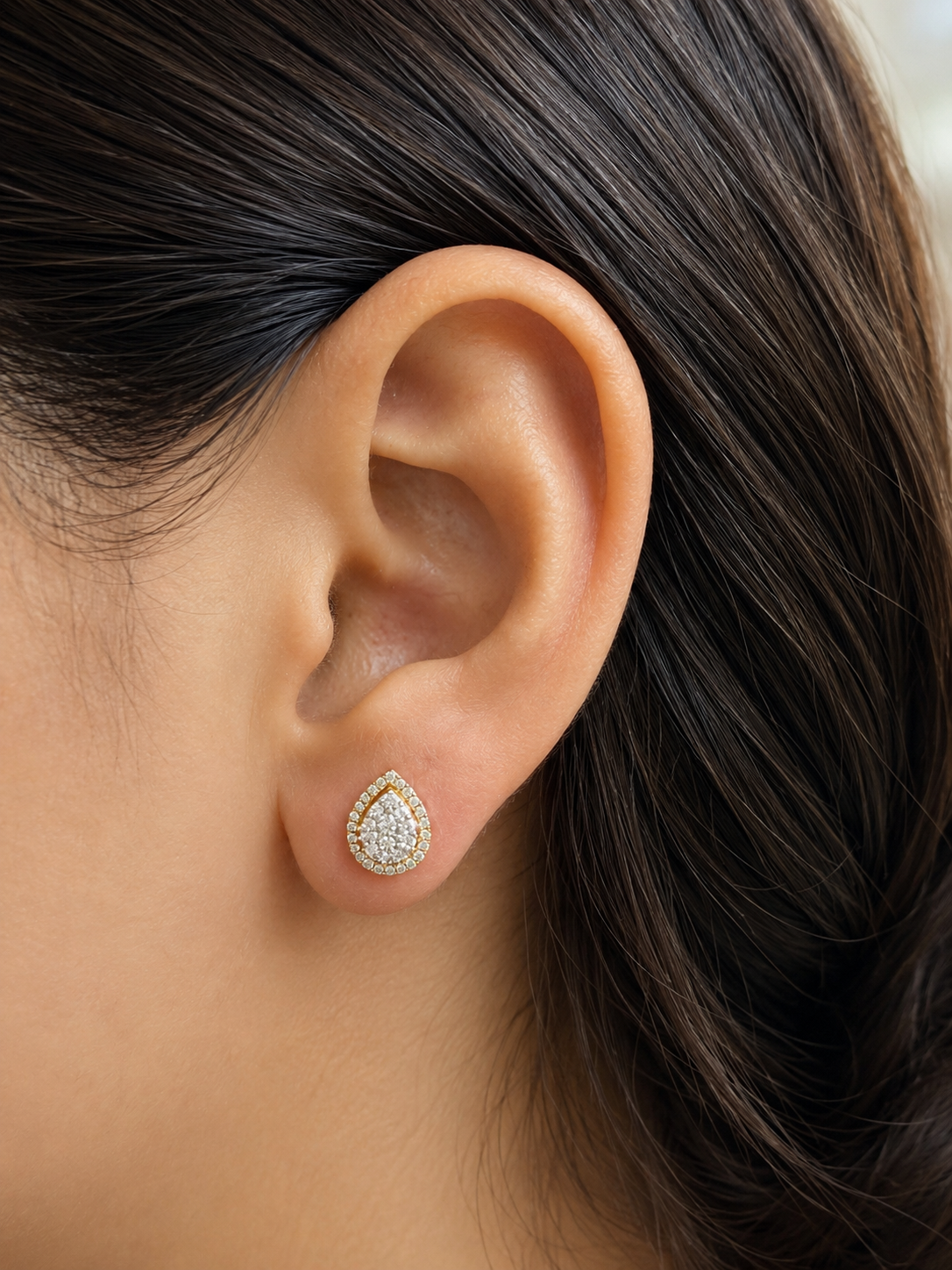 Aretes gota de diamantes naturales en oro 10k