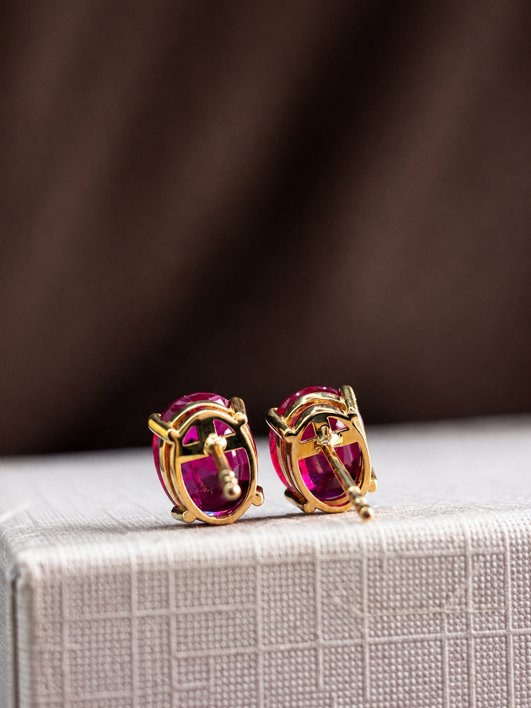 Arete oval en oro 14k