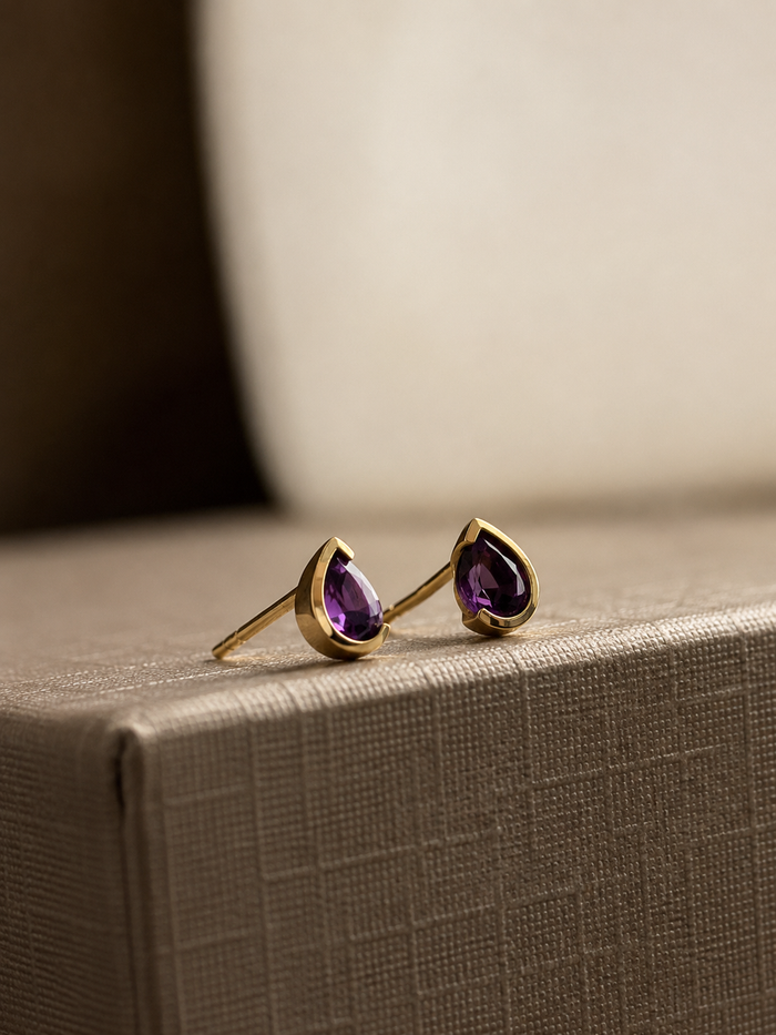 Arete mini gota medio biselado en oro 14k