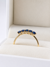 Anillo de 5 zafiros en oro 14k