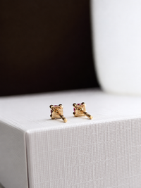 Arete mini Rubí en oro 10k