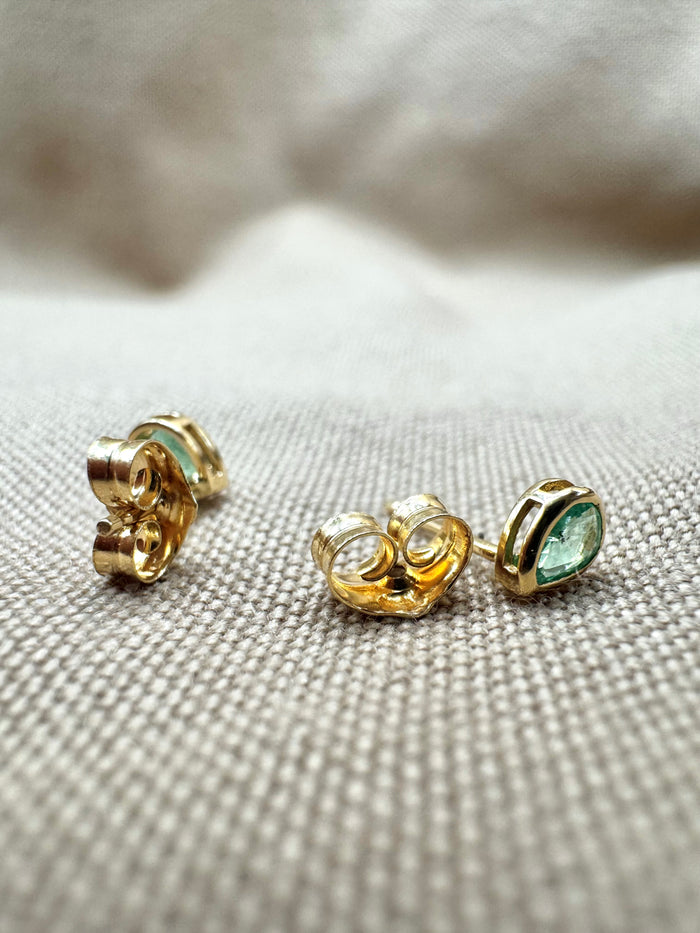 Arete gota de esmeralda