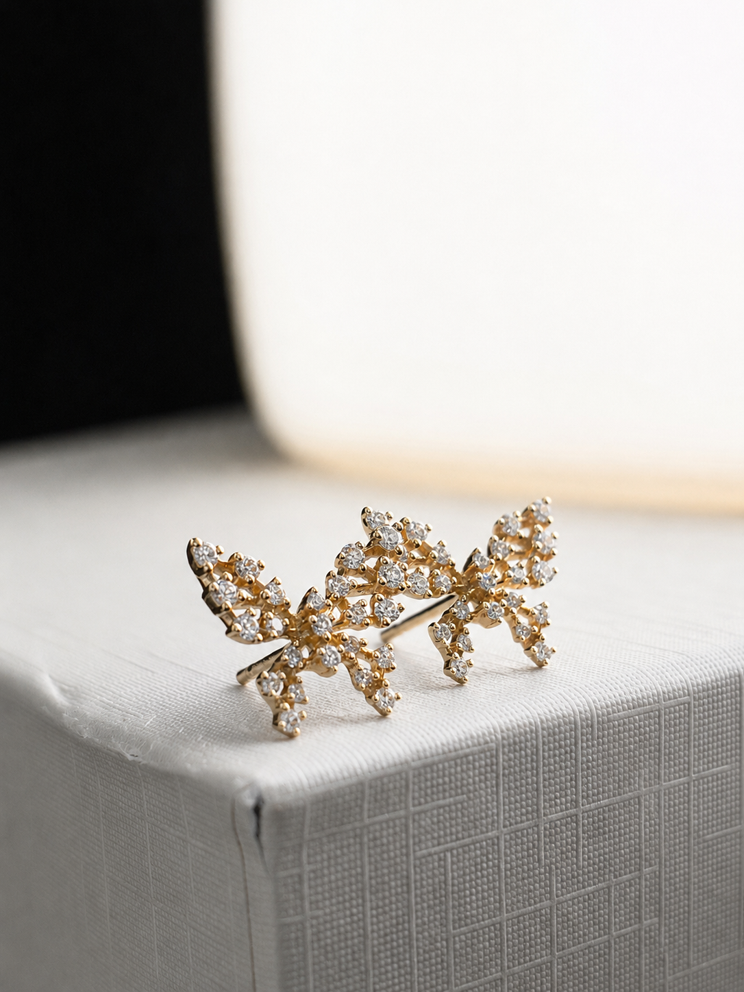 Aretes de mariposa con diamantes naturales en oro 14k