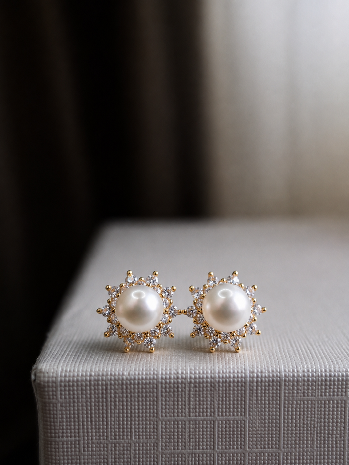 Aretes de perla con halo de diamantes en oro 14k