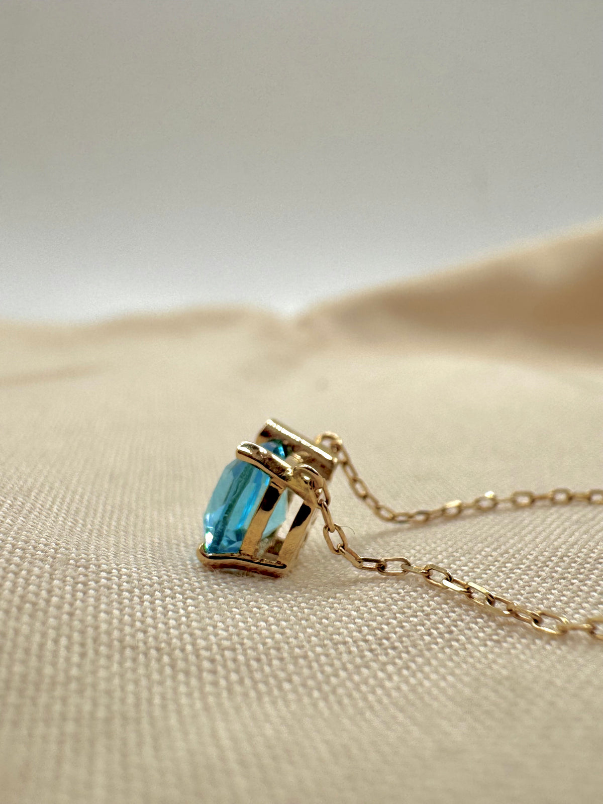 Gargantilla Topacio con diamante oro 14k
