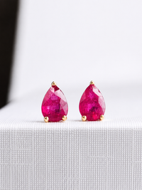 Arete gota de rubí en oro 14k
