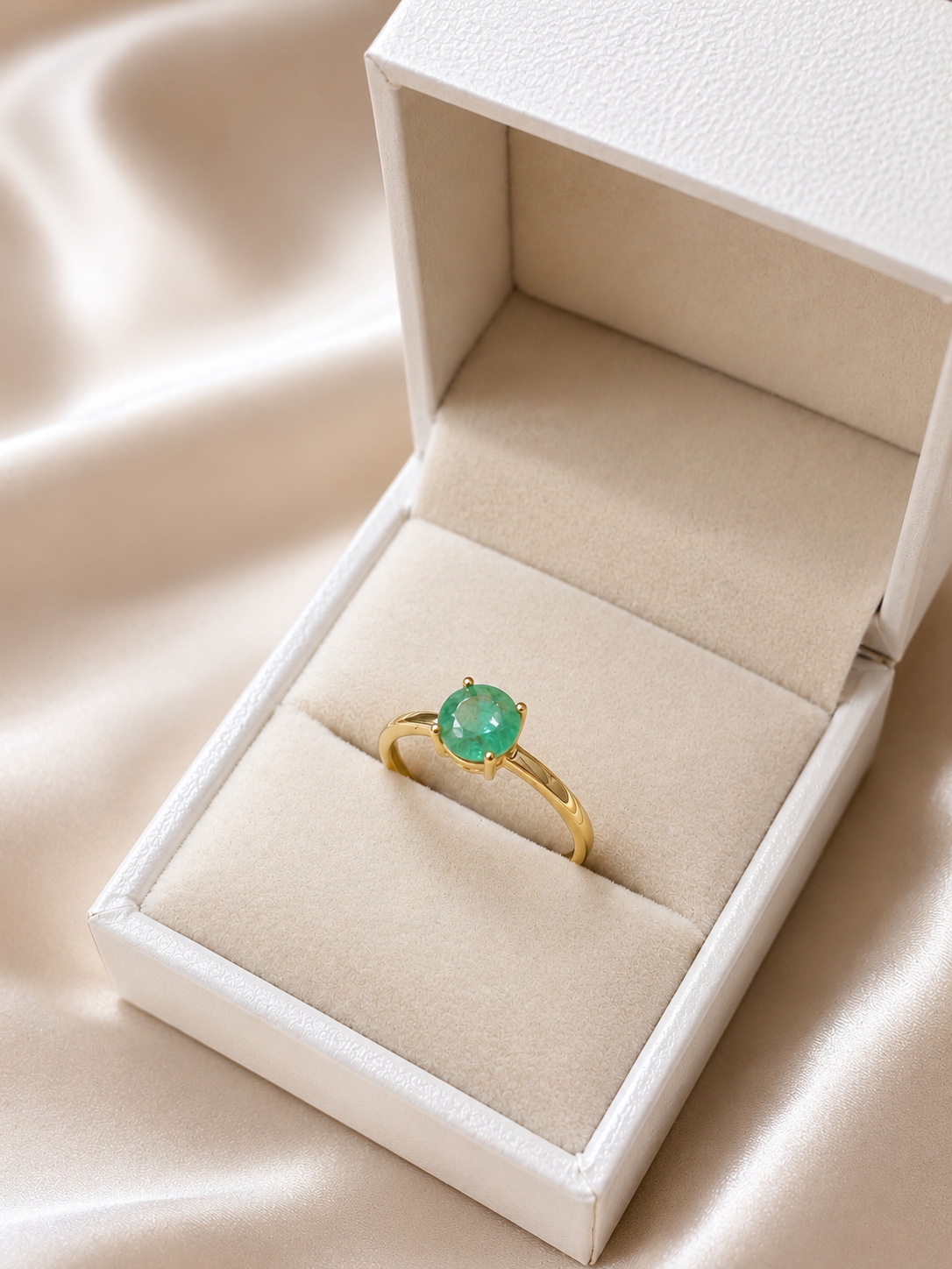 Anillo de esmeralda en oro 14k