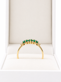 Anillo 3 esmeraldas en y diamantes naturales en oro 14k