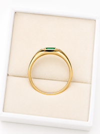 Anillo de esmeralda con 2 diamantes en oro 14k