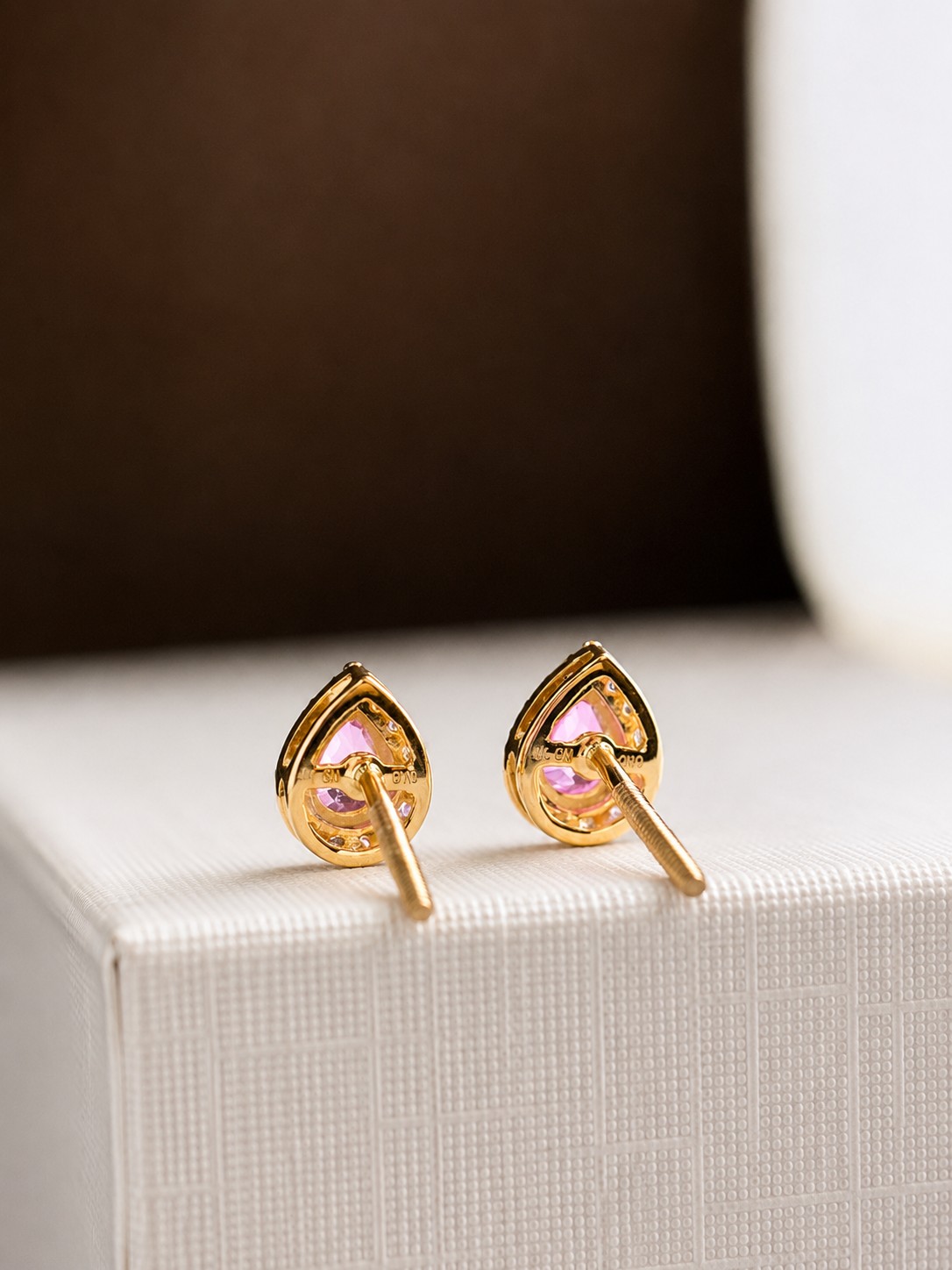 Arete gota Turmalina Rosa con halo de diamantes en oro 14k