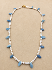Collar de perla natural y  ópalo azul con broche de oro 10k