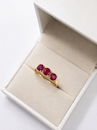Anillo de 3 rubi natural en oro 14k