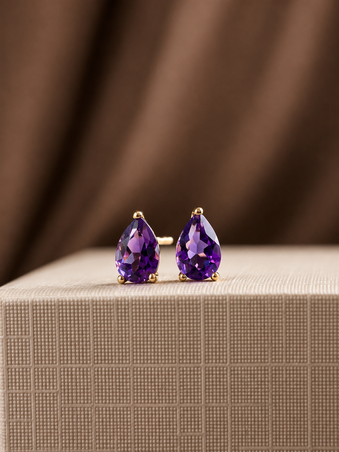 Arete gota amatista en oro 14k