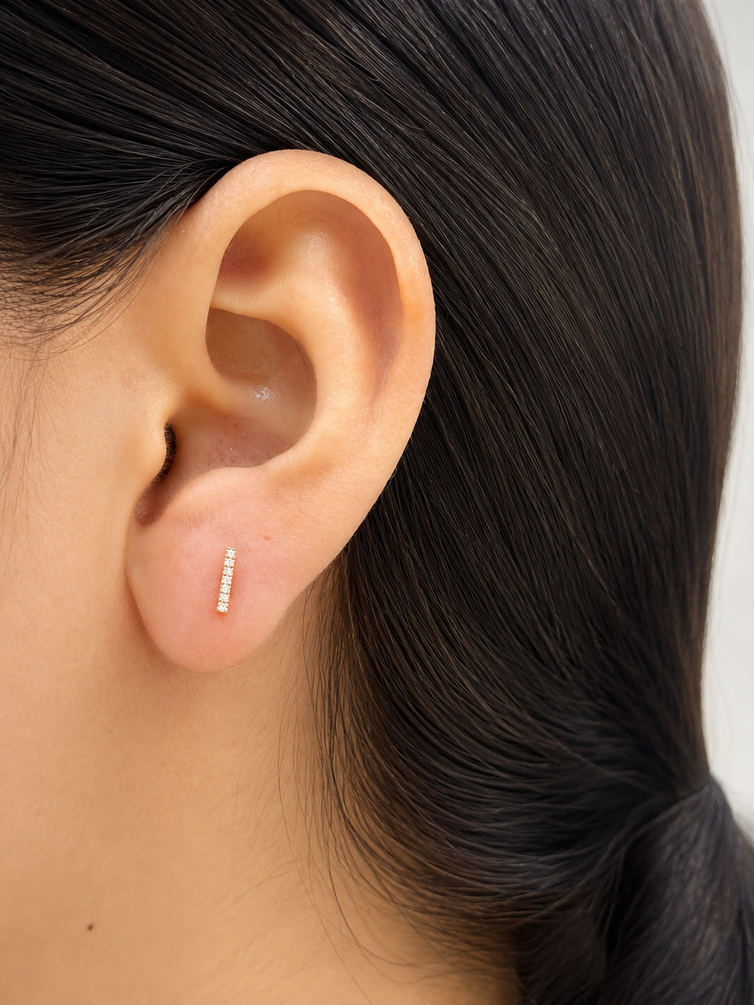 Aretes de palito con diamantes naturales en oro 10k