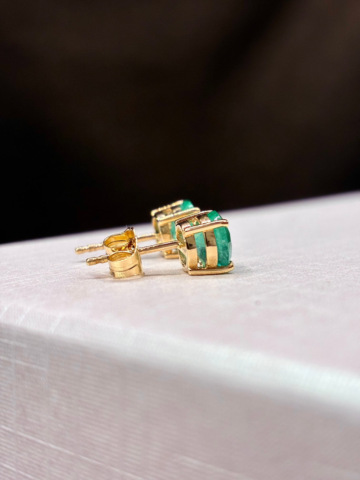 Aretes de esmeralda en oro 14k