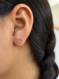 Arete corazón con diamantes naturales en oro 14k