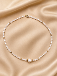 Collar de perla natural con broche oro 10k y bolitas gold filled