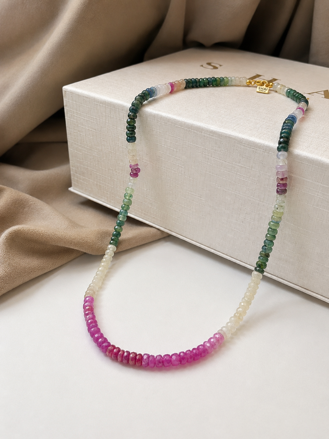 Collar de Zafiro con broche de oro 10k