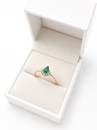 Anillo gota de esmeralda con diamantes naturales en oro 14k