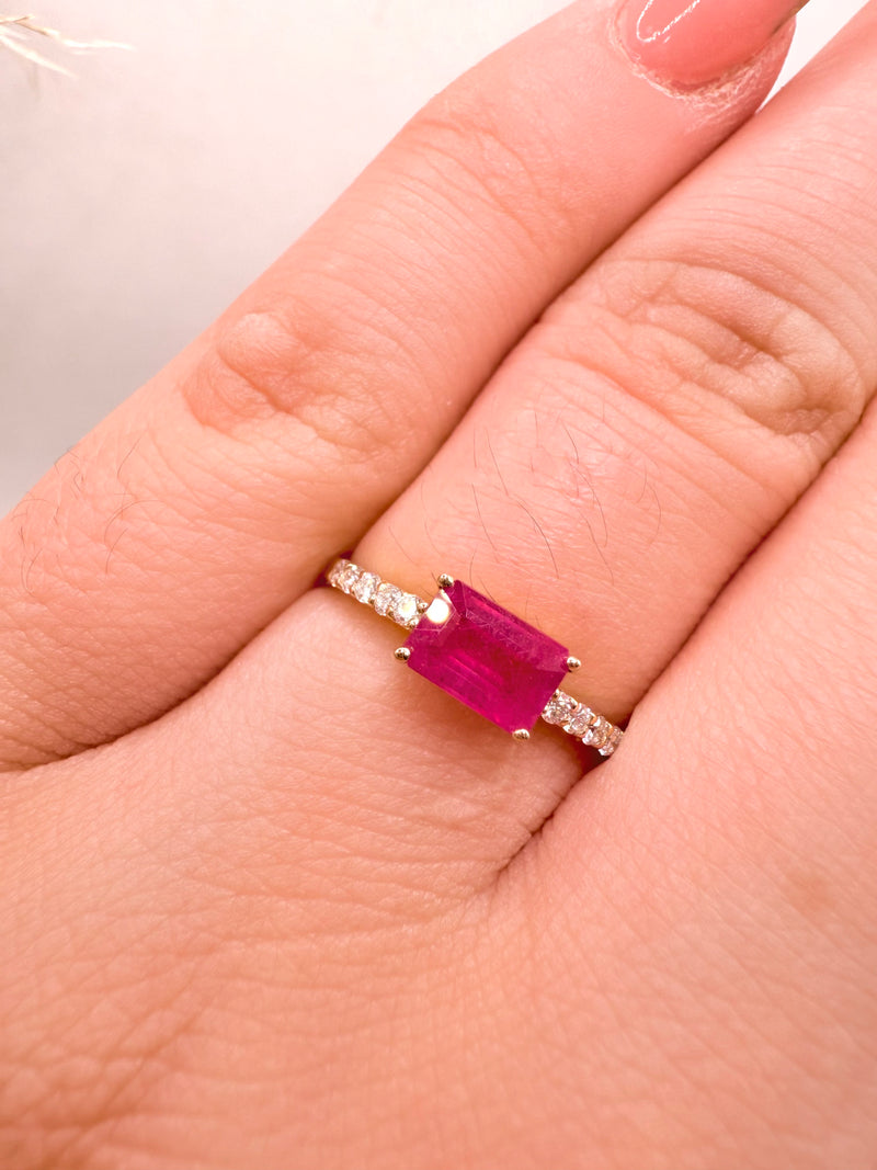 Anillo Rubí y diamantes