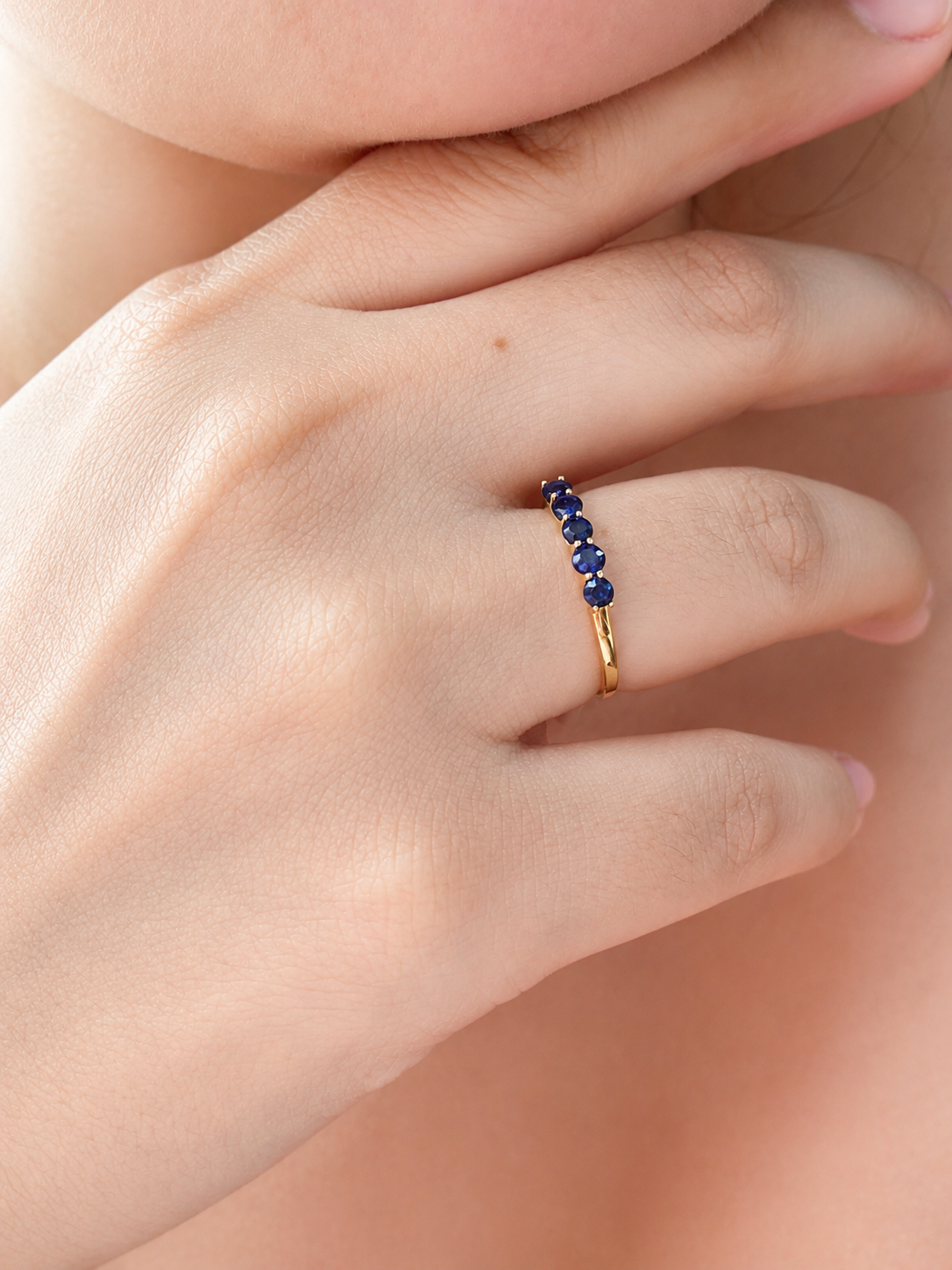 Anillo de 5 zafiros en oro 14k